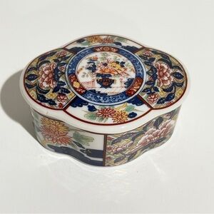 Vintage Jewelry Trinket  Box Small Ceramic Lotus Flower Japan Imari Style